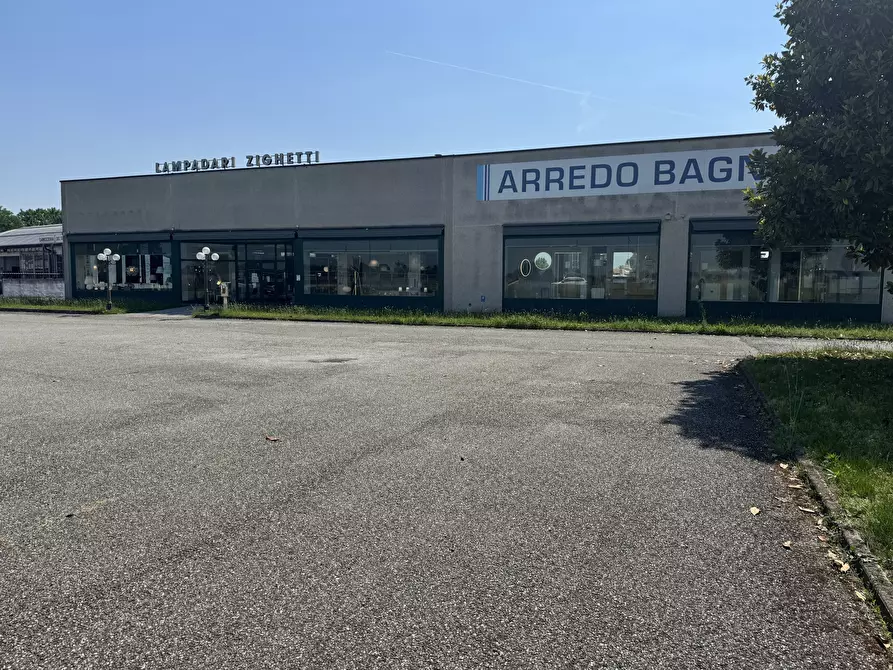 Immagine 5 di Showroom in affitto  in Via Codognino 46 a Cornegliano Laudense