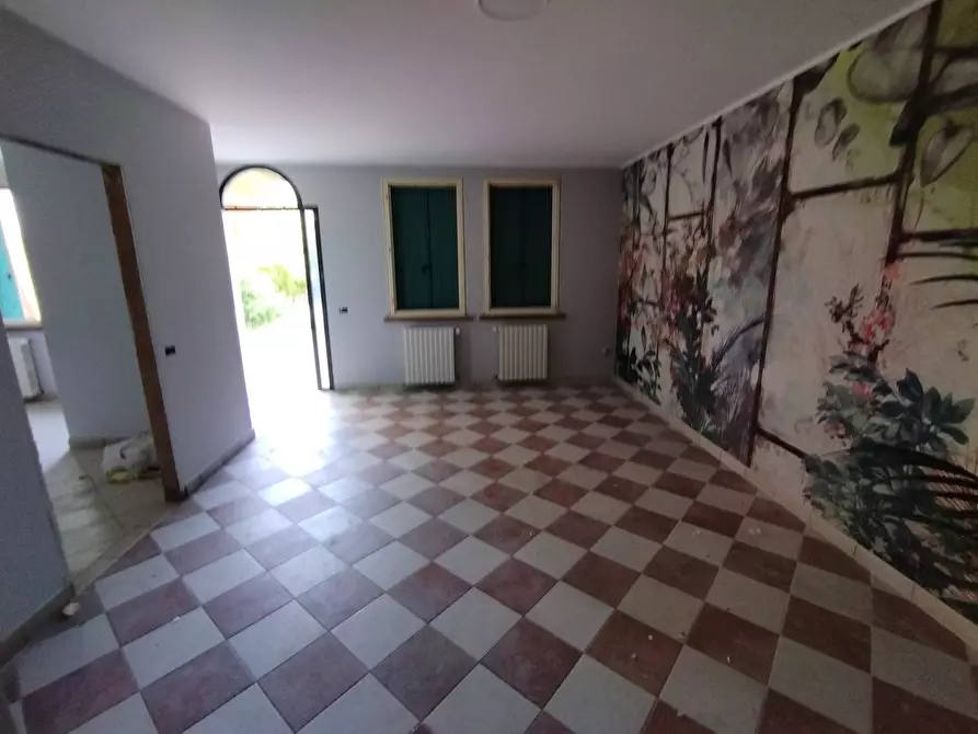 Immagine 1 di Villa in vendita  in Via Dossi 40 a Sabbioneta
