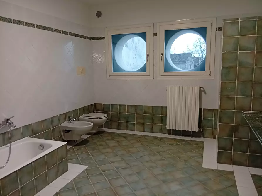 Immagine 15 di Villa in vendita  in Via Dossi 40 a Sabbioneta