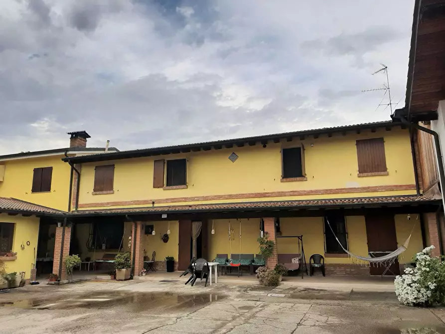 Immagine 1 di Villa in vendita  a Gussola