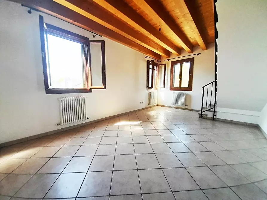 Immagine 6 di Appartamento in vendita  in Piazza San Sebastiano 167 a Badia Polesine