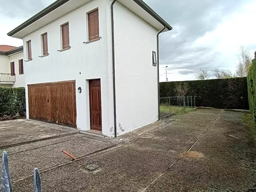 Immagine 2 di Casa indipendente in vendita  a Ceregnano