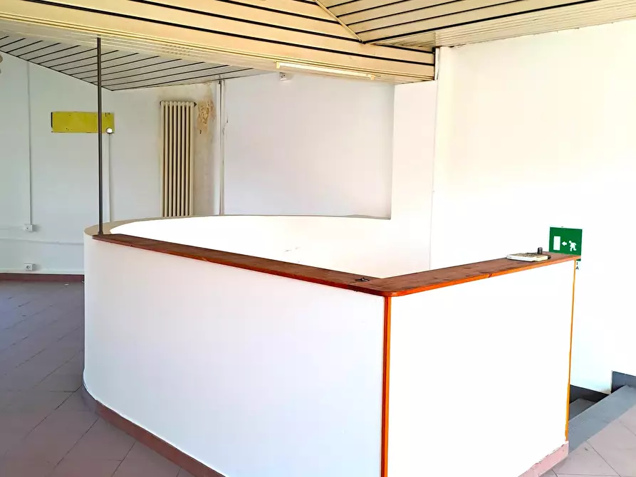 Immagine 13 di Attività commerciale in affitto  a Rovigo