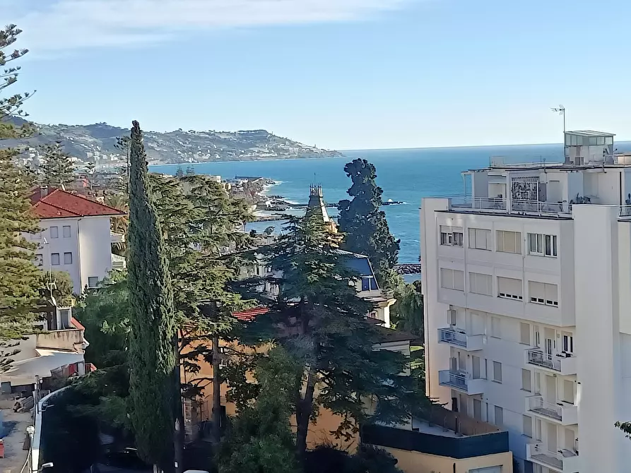 Immagine 1 di Quadrilocale in vendita  a San Remo