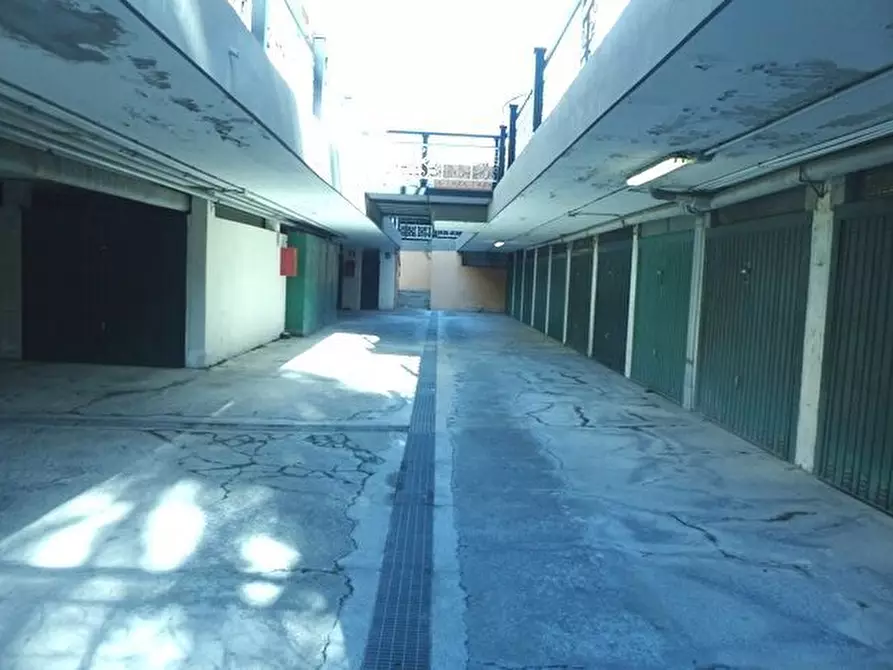 Immagine 3 di Garage in vendita  in Giardini I Maggio a San Bartolomeo Al Mare