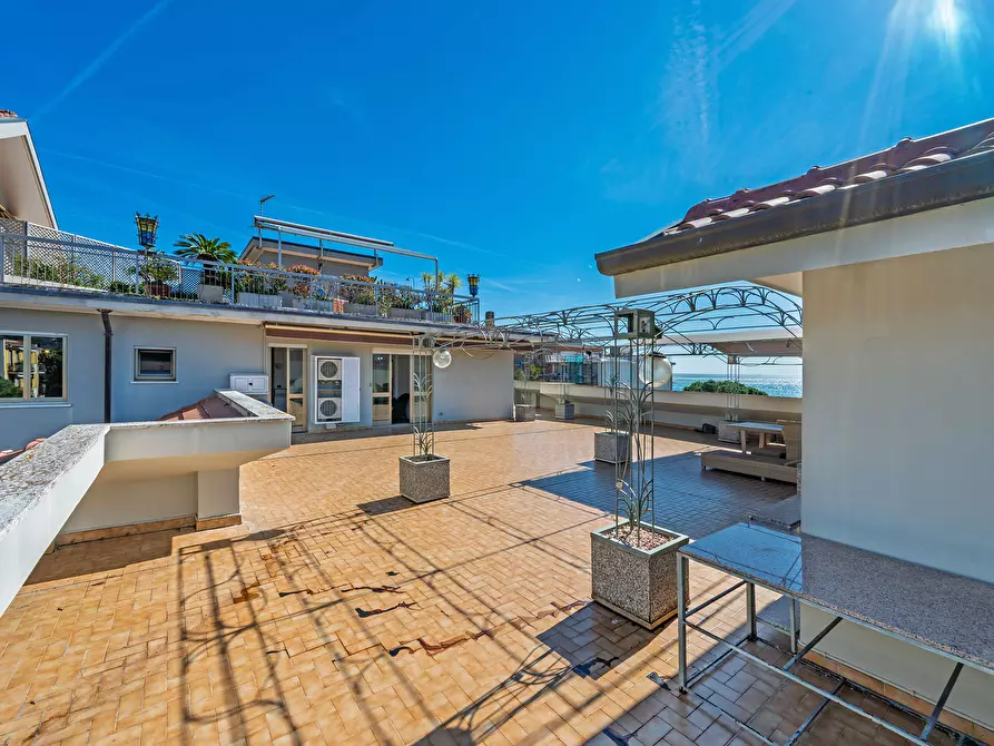 Immagine 41 di Attico in vendita  in Viale Europa 5 a San Bartolomeo Al Mare