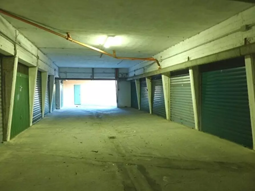 Immagine 4 di Garage in vendita  in Giardini I Maggio a San Bartolomeo Al Mare