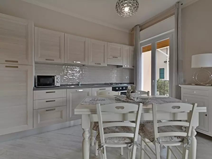 Immagine 4 di Trilocale in vendita  in Via Ville Nuove a Diano Marina