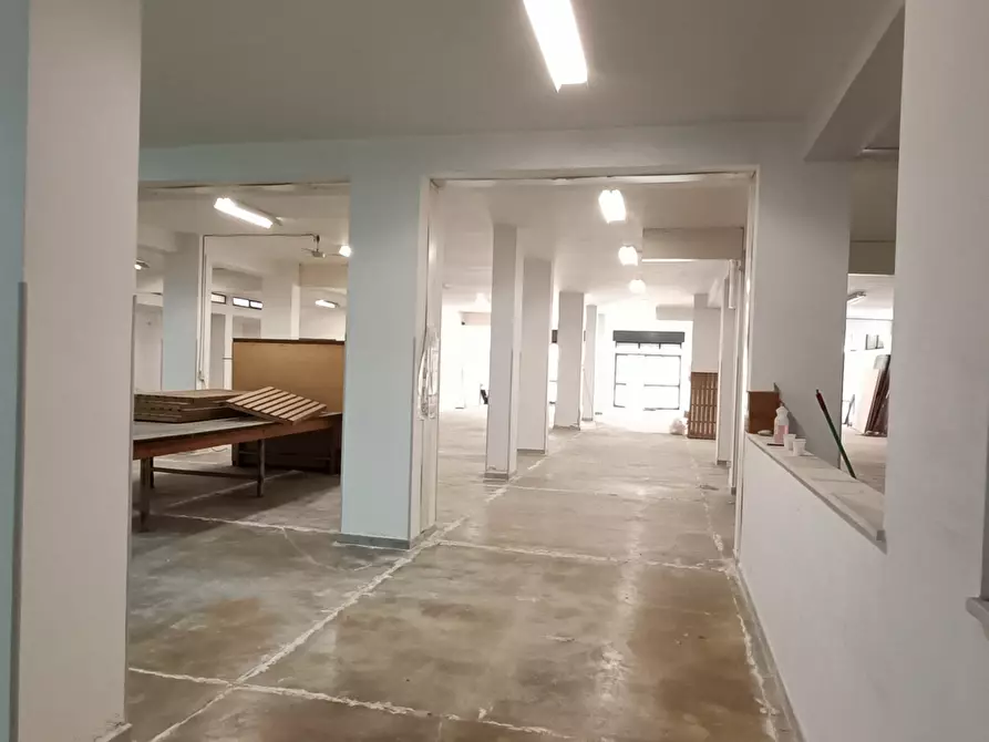 Immagine 10 di Magazzino in affitto  in Via del Progresso a Lamezia Terme
