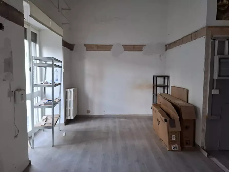 Immagine 15 di Locale commerciale in vendita  a Torino