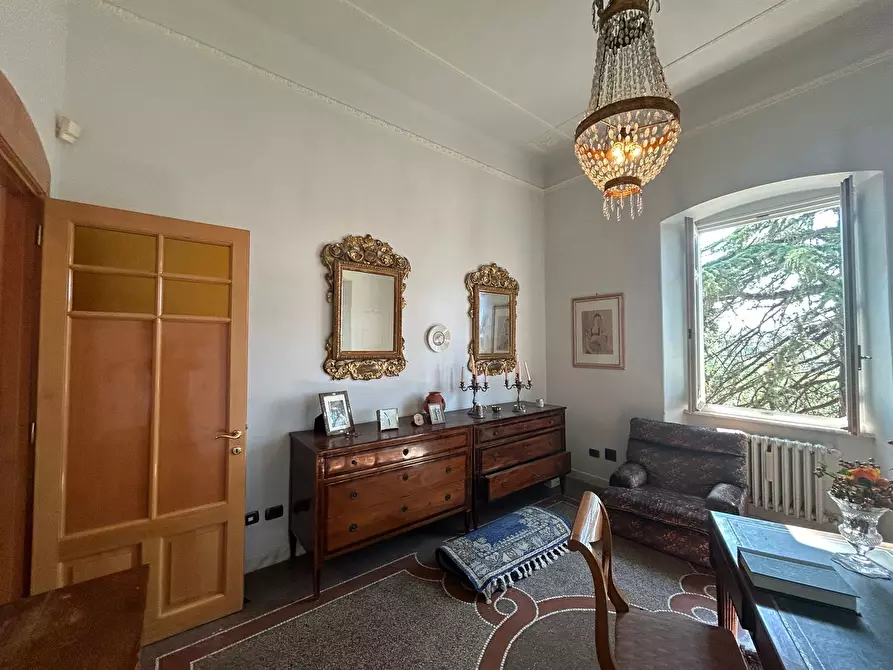 Immagine 11 di Pentalocale in vendita  a Sarzana