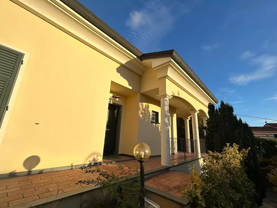 Immagine 2 di Villa in vendita  a Sarzana