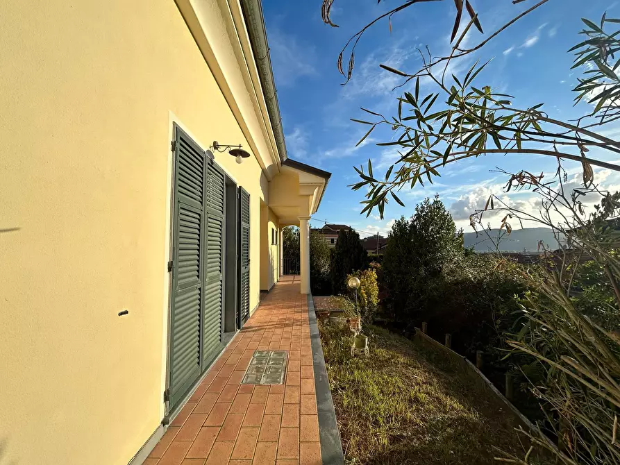 Immagine 9 di Villa in vendita  a Sarzana
