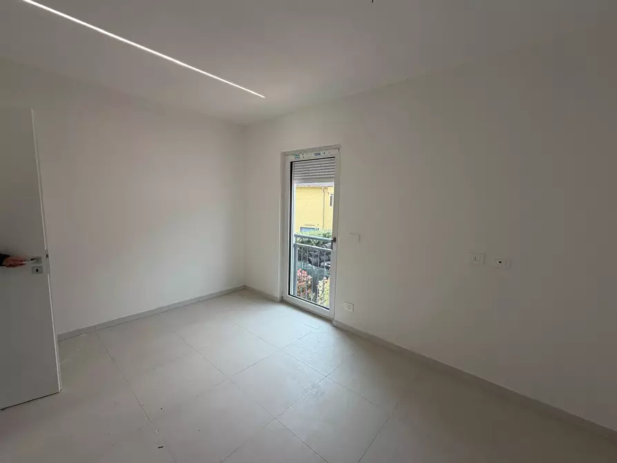 Immagine 2 di Bilocale in vendita  a Sarzana