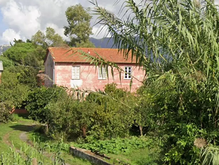 Immagine 8 di Rustico / casale in vendita  a Sarzana