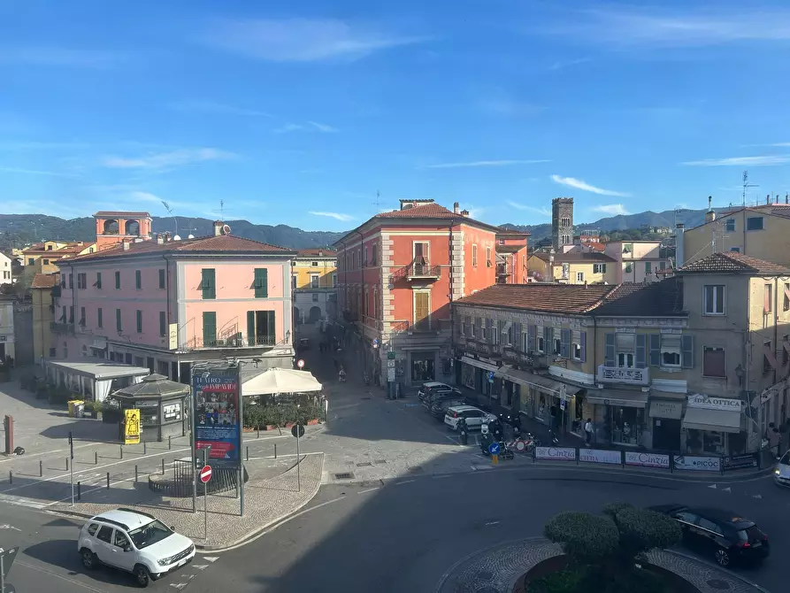 Immagine 9 di Attico in vendita  a Sarzana