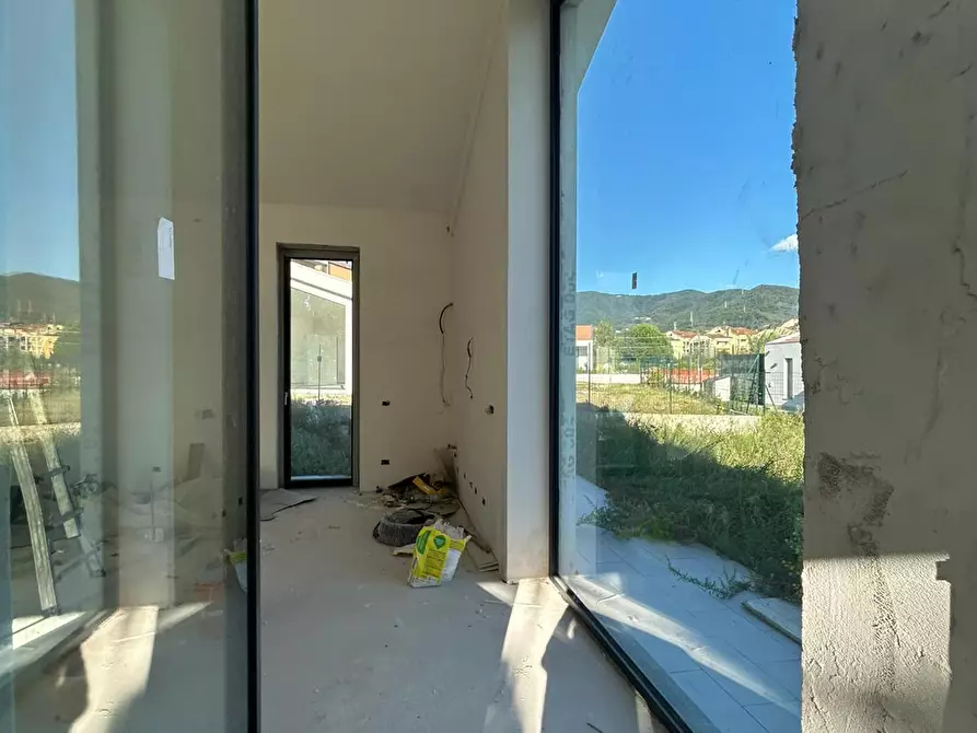 Immagine 14 di Villa in vendita  a Sarzana