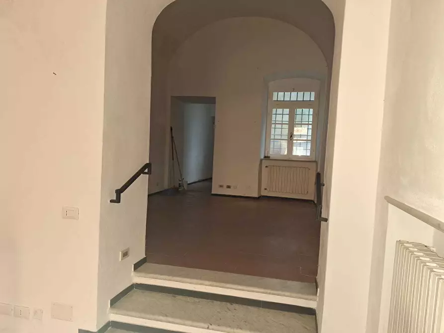 Immagine 6 di Locale commerciale in affitto  a Sarzana
