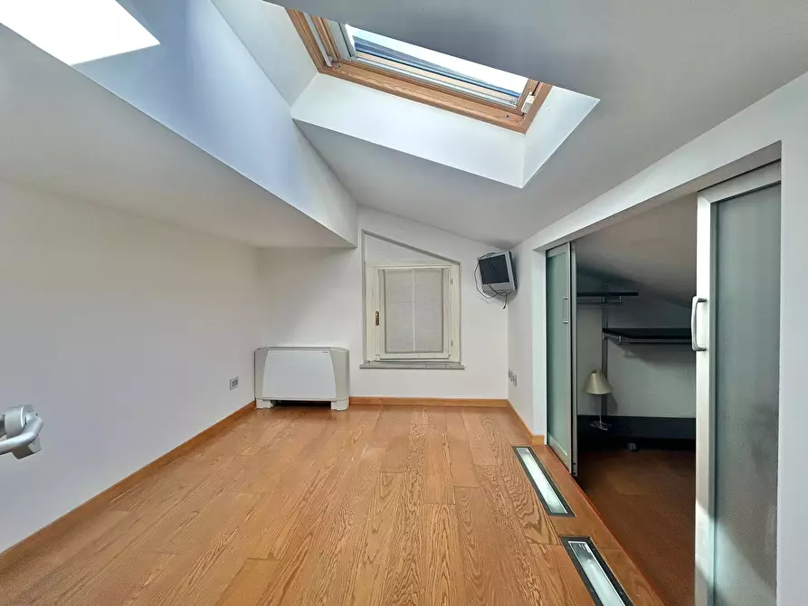 Immagine 41 di Pentalocale in vendita  a Sarzana