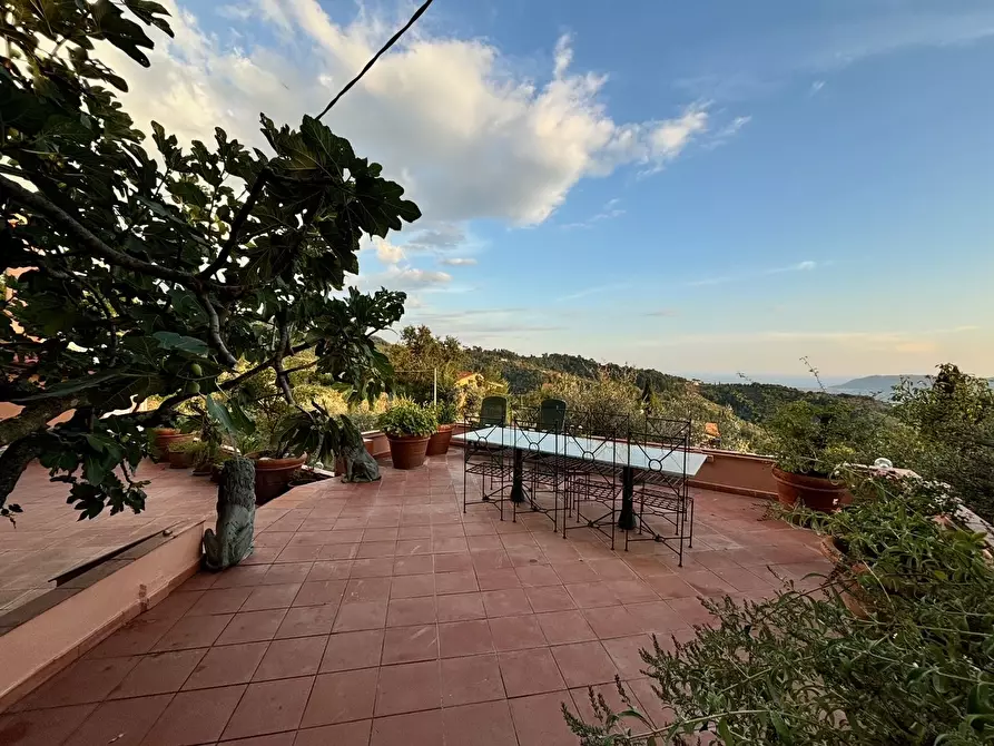 Immagine 5 di Villa in vendita  a Fosdinovo