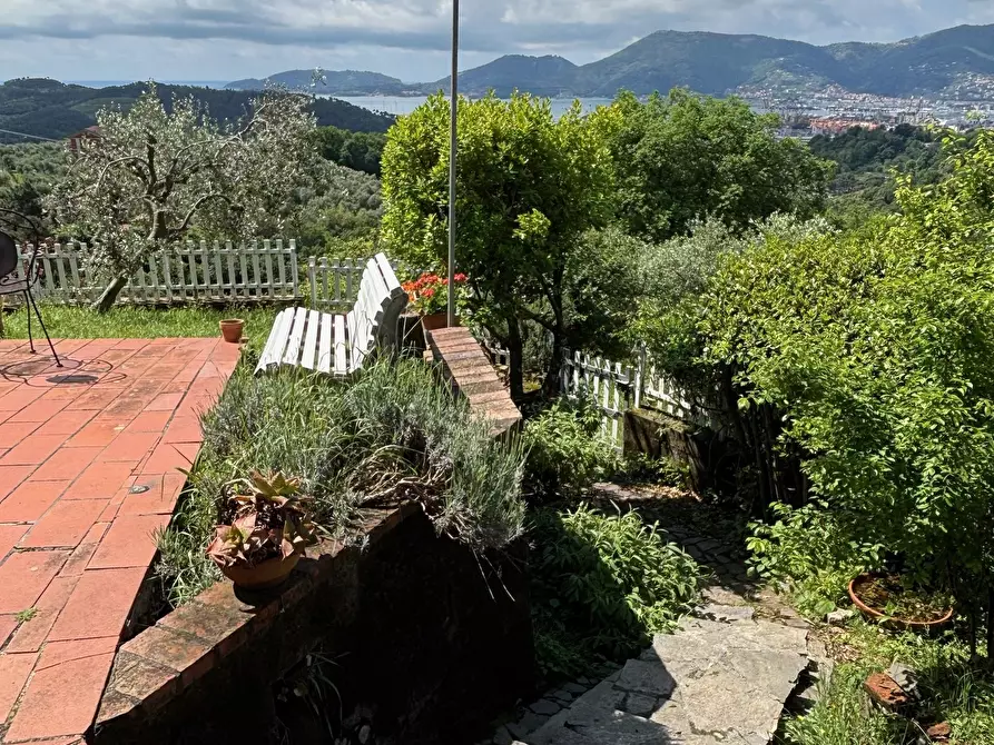 Immagine 33 di Casa indipendente in vendita  a La Spezia