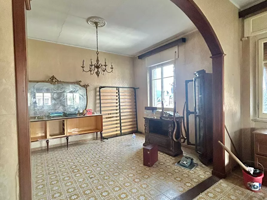 Immagine 2 di Pentalocale in vendita  a Sarzana