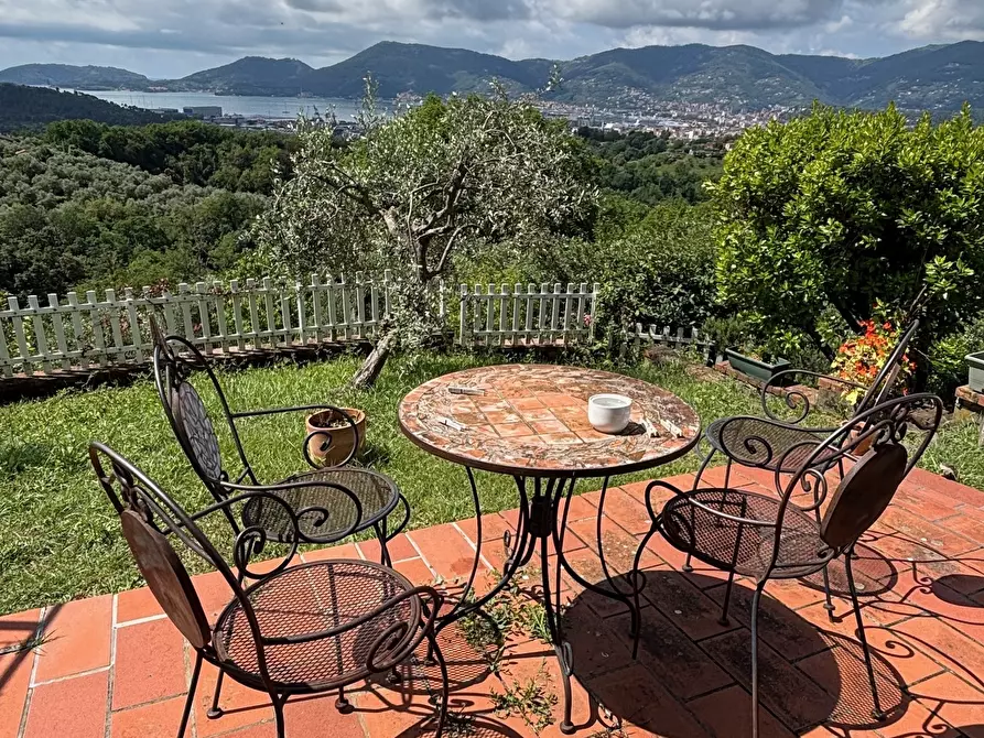 Immagine 4 di Casa indipendente in vendita  a La Spezia
