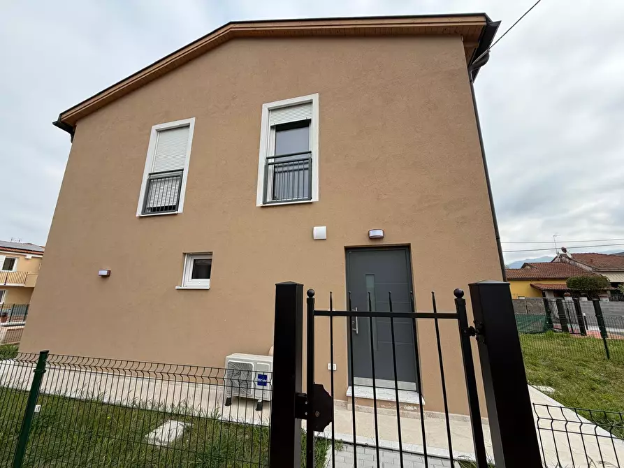 Immagine 7 di Bilocale in vendita  a Sarzana