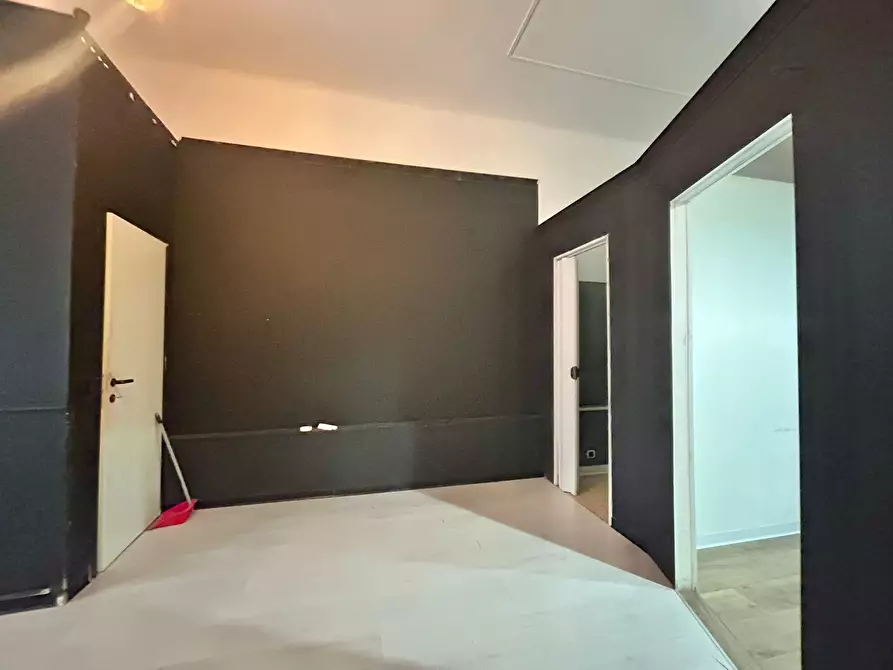 Immagine 4 di Locale commerciale in vendita  a Sarzana