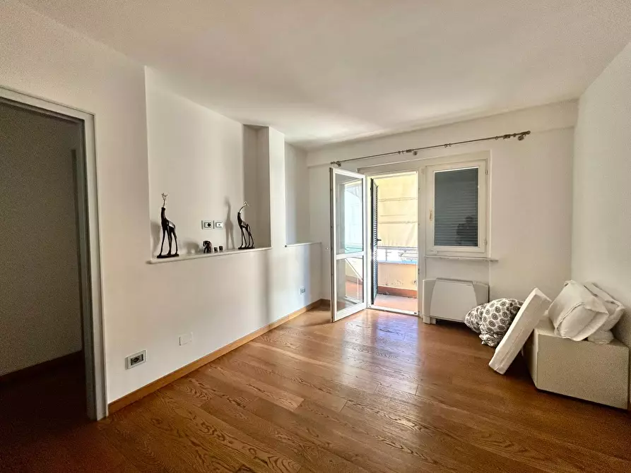 Immagine 25 di Pentalocale in vendita  a Sarzana