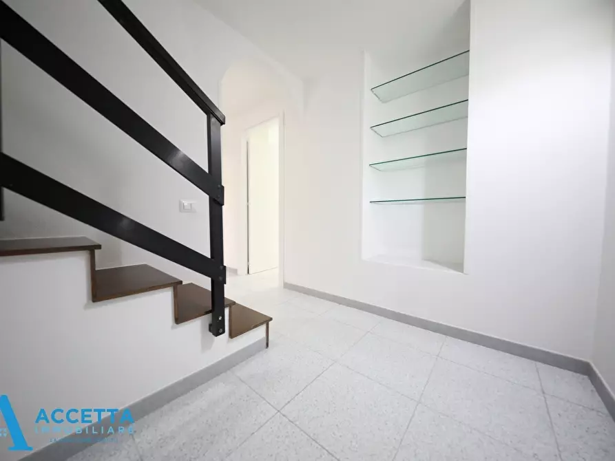 Immagine 10 di Ufficio in affitto  in Via Pisanelli a Taranto