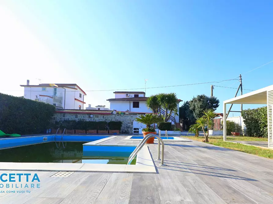 Immagine 35 di Villa in vendita  in via Sequoie a Leporano