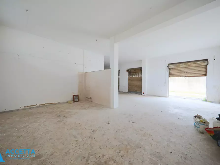 Immagine 13 di Locale commerciale in vendita  in Corso Vittorio Emanuele II 11 a Taranto