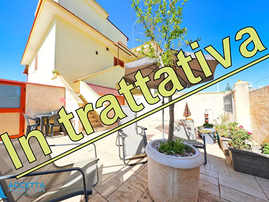 Immagine 1 di Villa in vendita  in Via Fior di Eucalipto 26 a Taranto