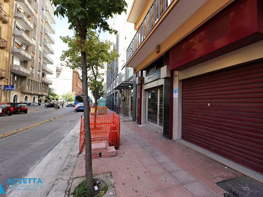 Immagine 9 di Locale commerciale in vendita  in Corso Umberto I 79 a Taranto