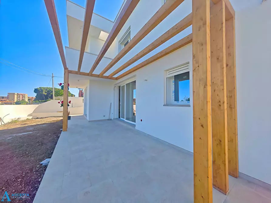 Immagine 28 di Villa in vendita  in Via Azalee a Taranto