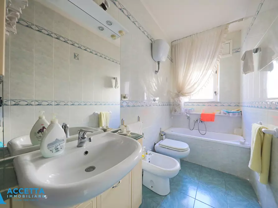 Immagine 20 di Trilocale in vendita  in Via Elio 56 a Taranto