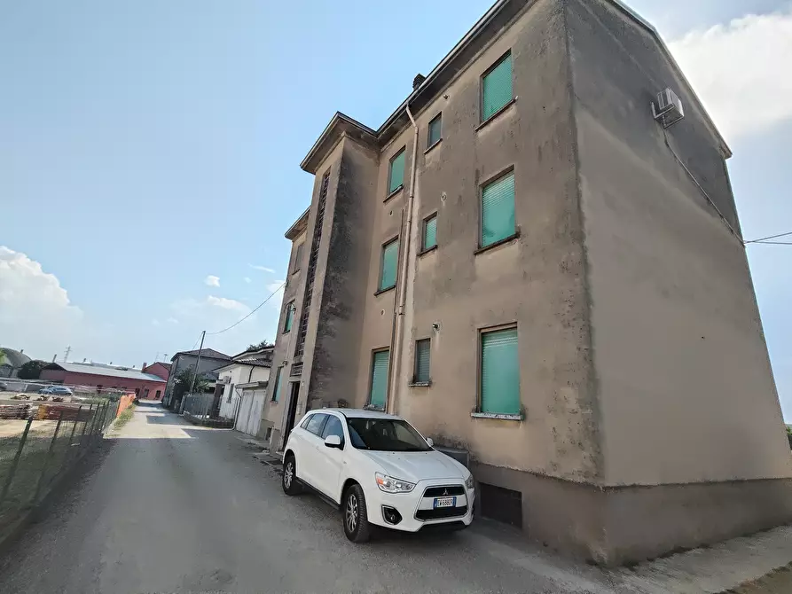 Immagine 1 di Palazzo in vendita  in Strada per ponteriglio 21 a Pontenure