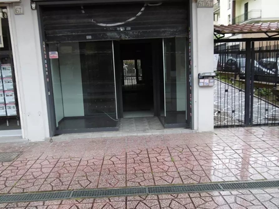 Immagine 9 di Locale commerciale in affitto  in VIA DELLA PISANA a Roma