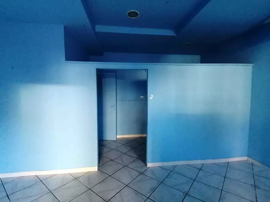 Immagine 5 di Locale commerciale in vendita  in Via Nicola di Marino 37 a Cava De' Tirreni