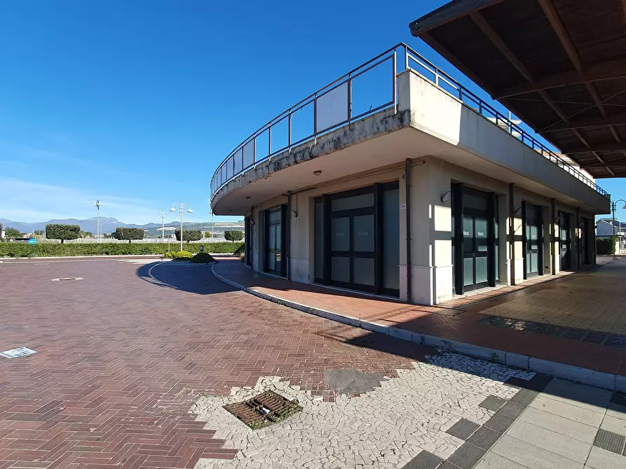 Immagine 17 di Locale commerciale in vendita  in località corno d'oro a Eboli