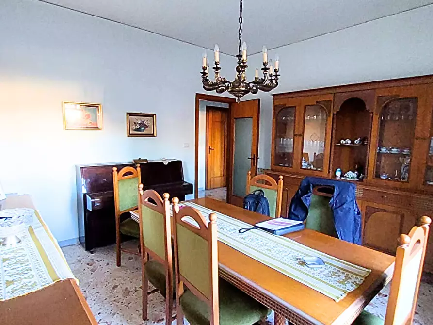 Immagine 10 di Pentalocale in vendita  in Via Medaglie D'Oro 388 a Salerno