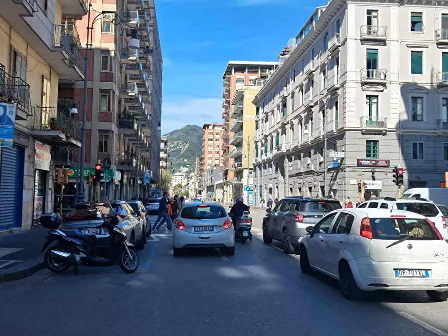 Immagine 5 di Garage in vendita  in Via Generale Adalgiso Amendola a Salerno