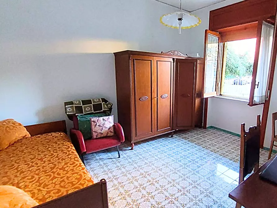 Immagine 14 di Pentalocale in vendita  in Via Medaglie D'Oro 388 a Salerno