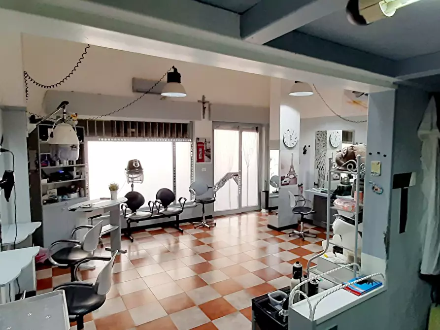 Immagine 8 di Attività commerciale in vendita  in Via della Quercia 17 a Pellezzano