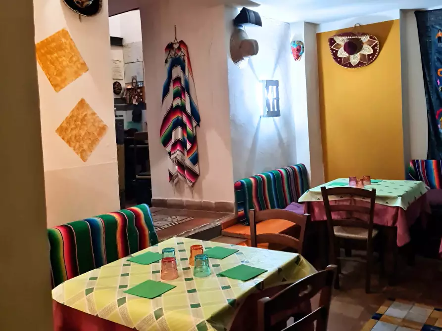 Immagine 3 di Locale commerciale in vendita  in Via fra Giovanni da Salerno 7 a Salerno