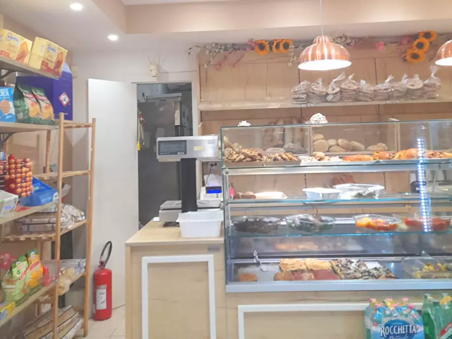 Immagine 5 di Attività commerciale in vendita  in Via martiri d'ungheria a Scafati