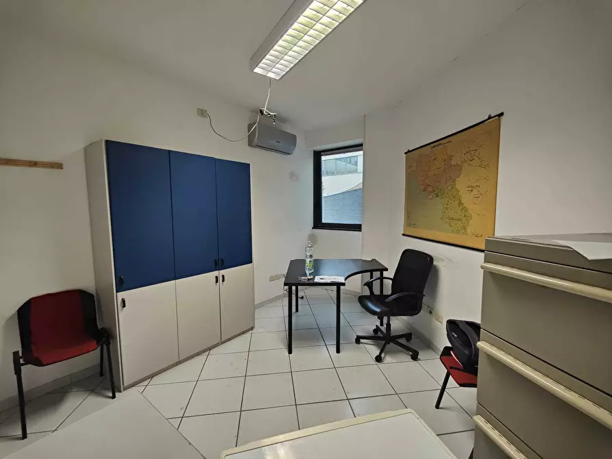 Immagine 8 di Ufficio in vendita  in Via San Leonardo 52 a Salerno