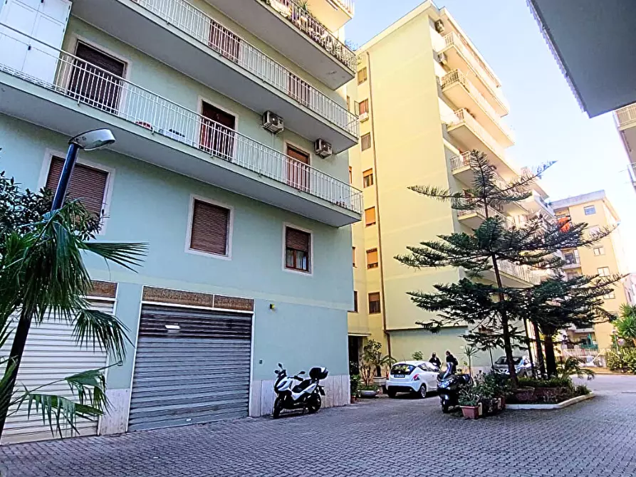 Immagine 4 di Pentalocale in vendita  in Via Medaglie D'Oro 388 a Salerno