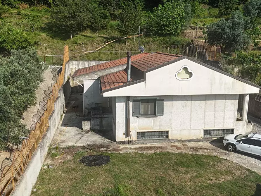Immagine 8 di Villa in vendita  in Via Casa rocco giovi 11 A a Salerno